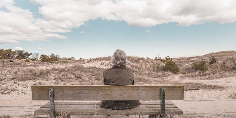 网络平台责任与内容审核的法律边界：诉讼代理与商事法律视角下的律师服务指南